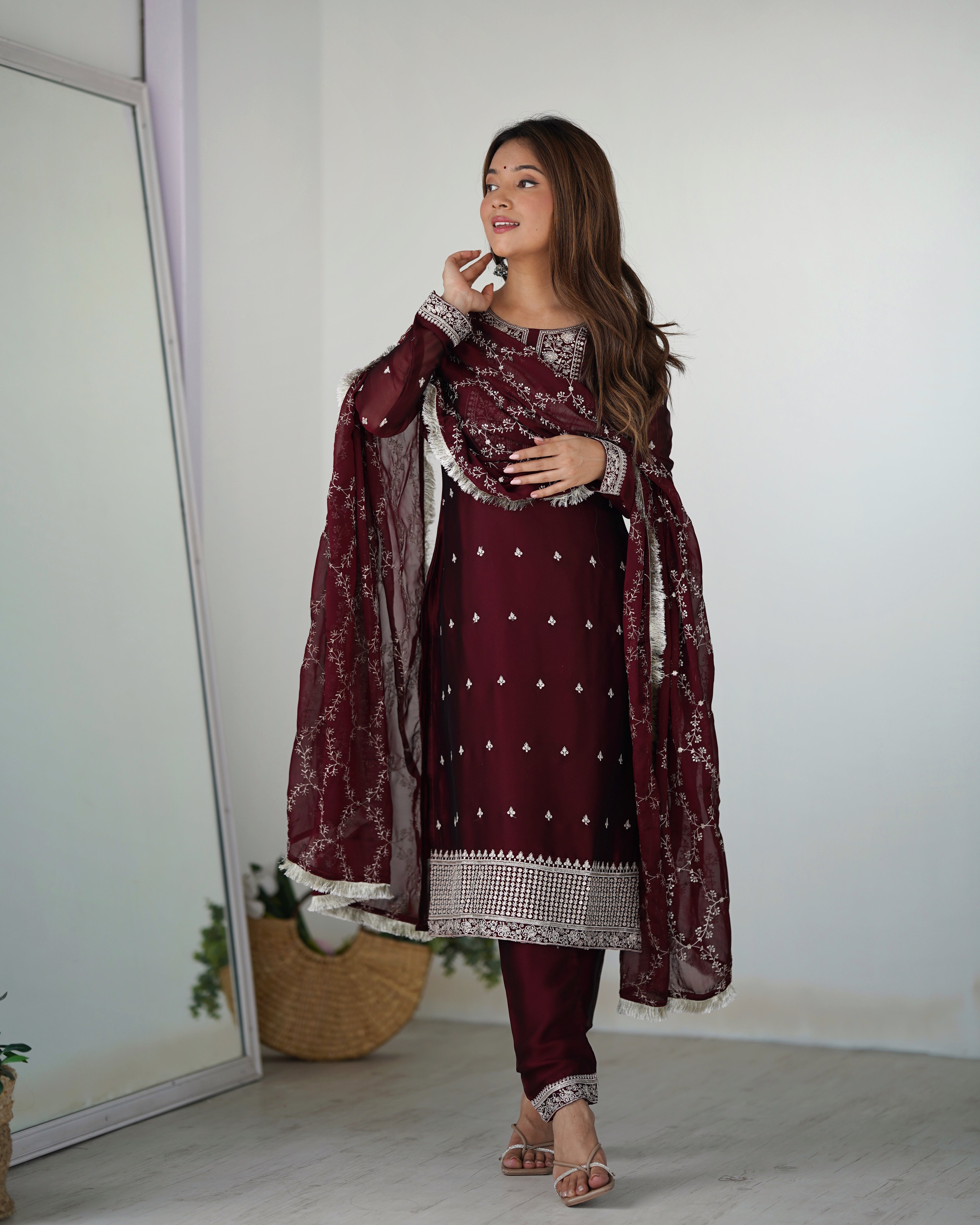 KIYA SUIT SET MAROON Color