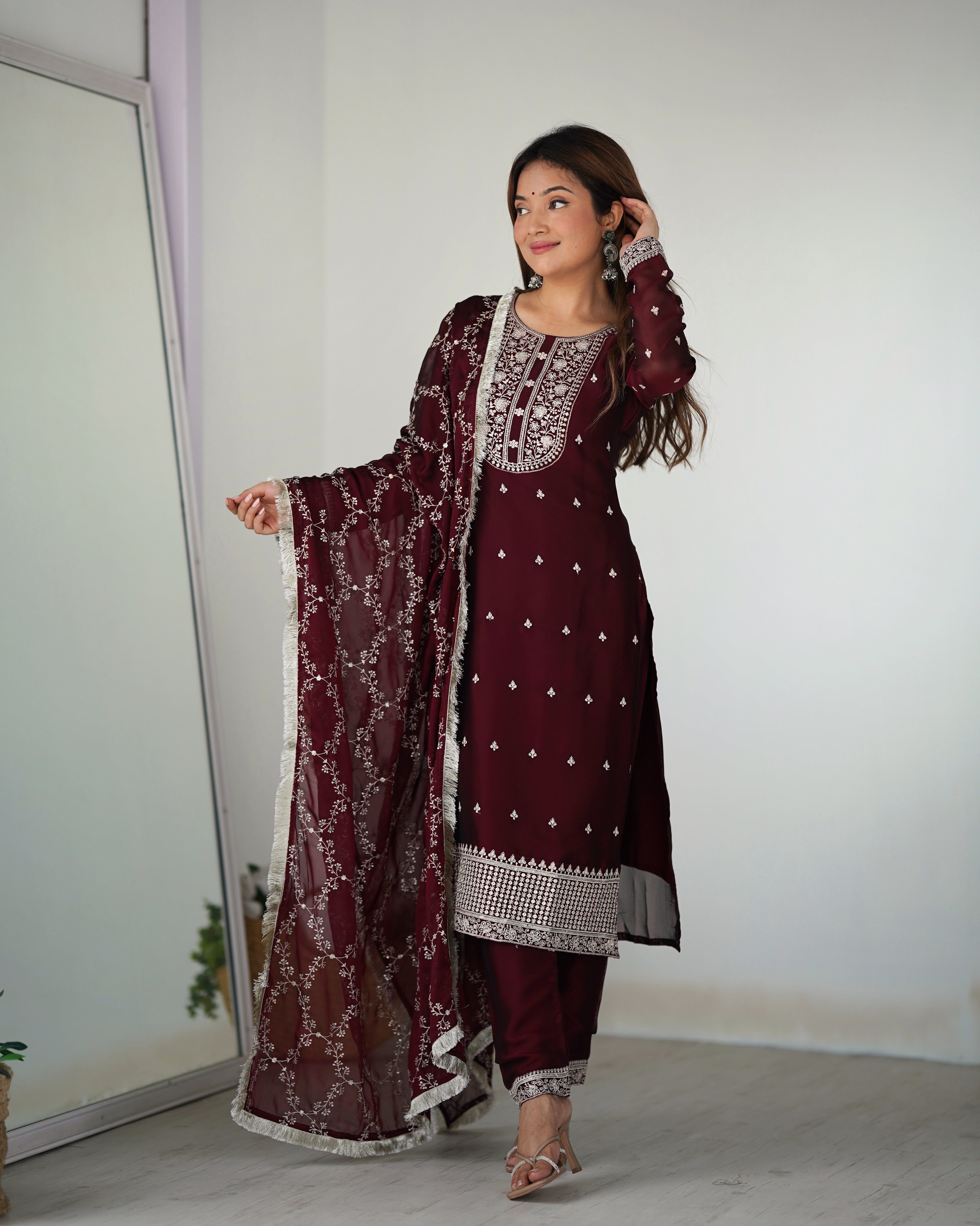 KIYA SUIT SET MAROON Color