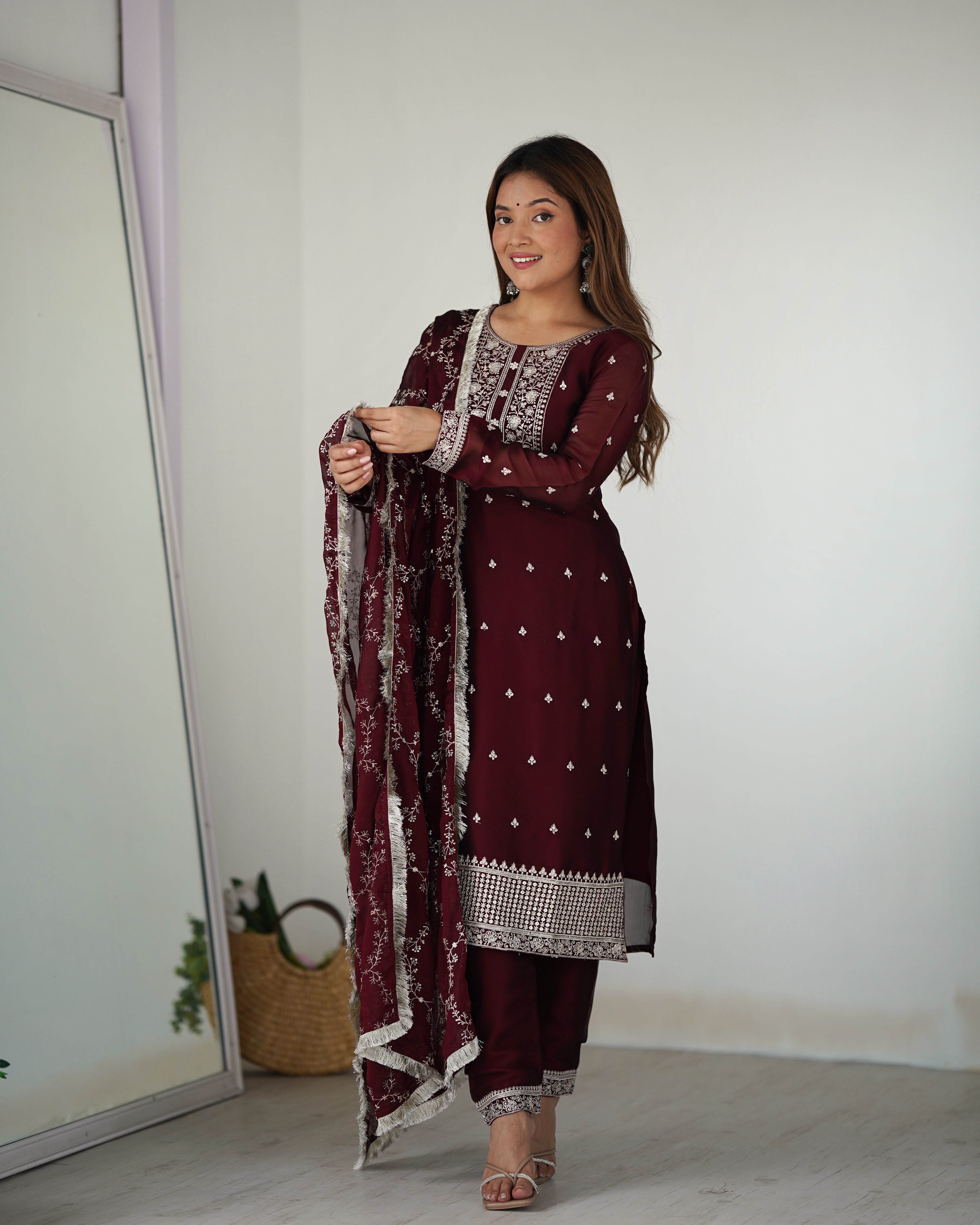 KIYA SUIT SET MAROON Color