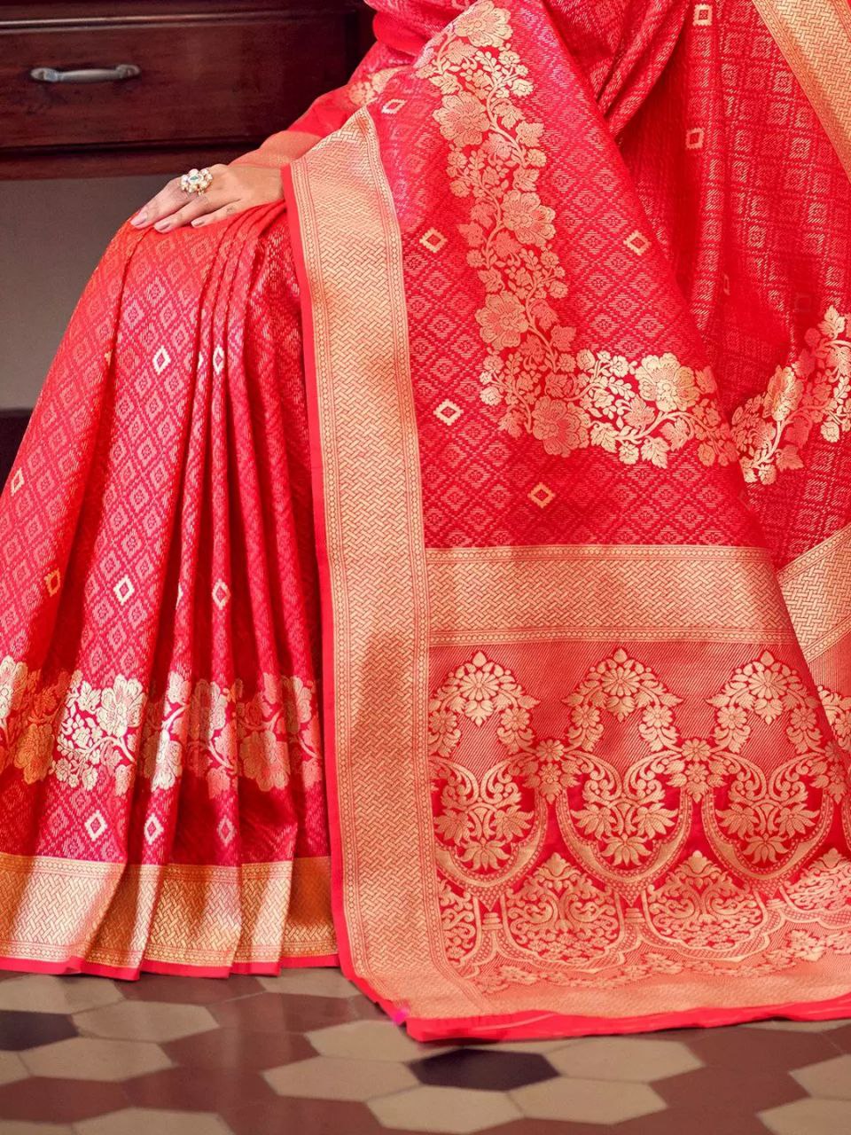 Pure silk handloom saree with Pure Jari copper with extraordinary colour range