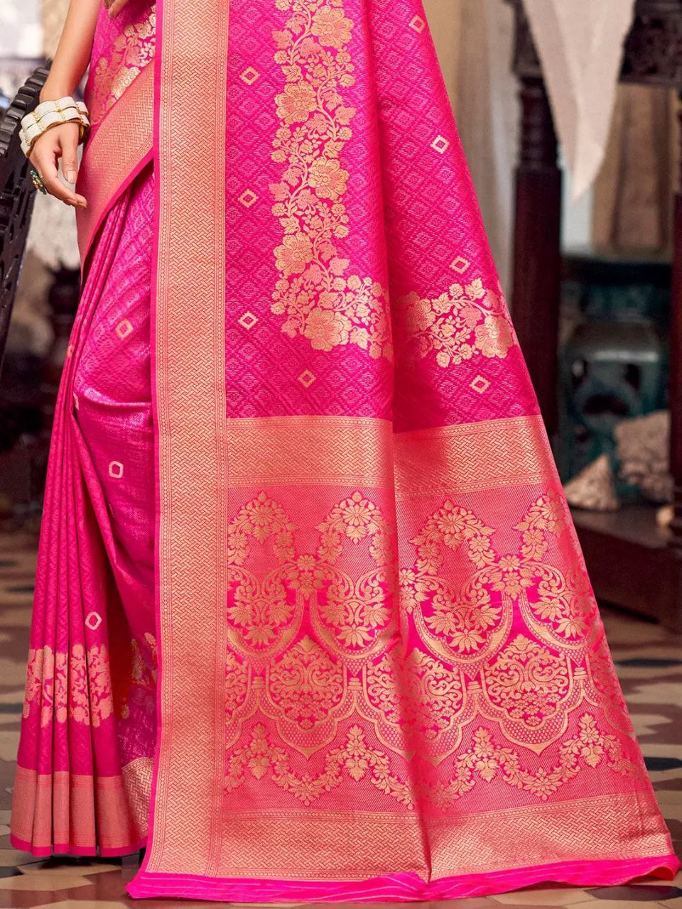 Pure silk handloom saree with Pure Jari copper with extraordinary colour range