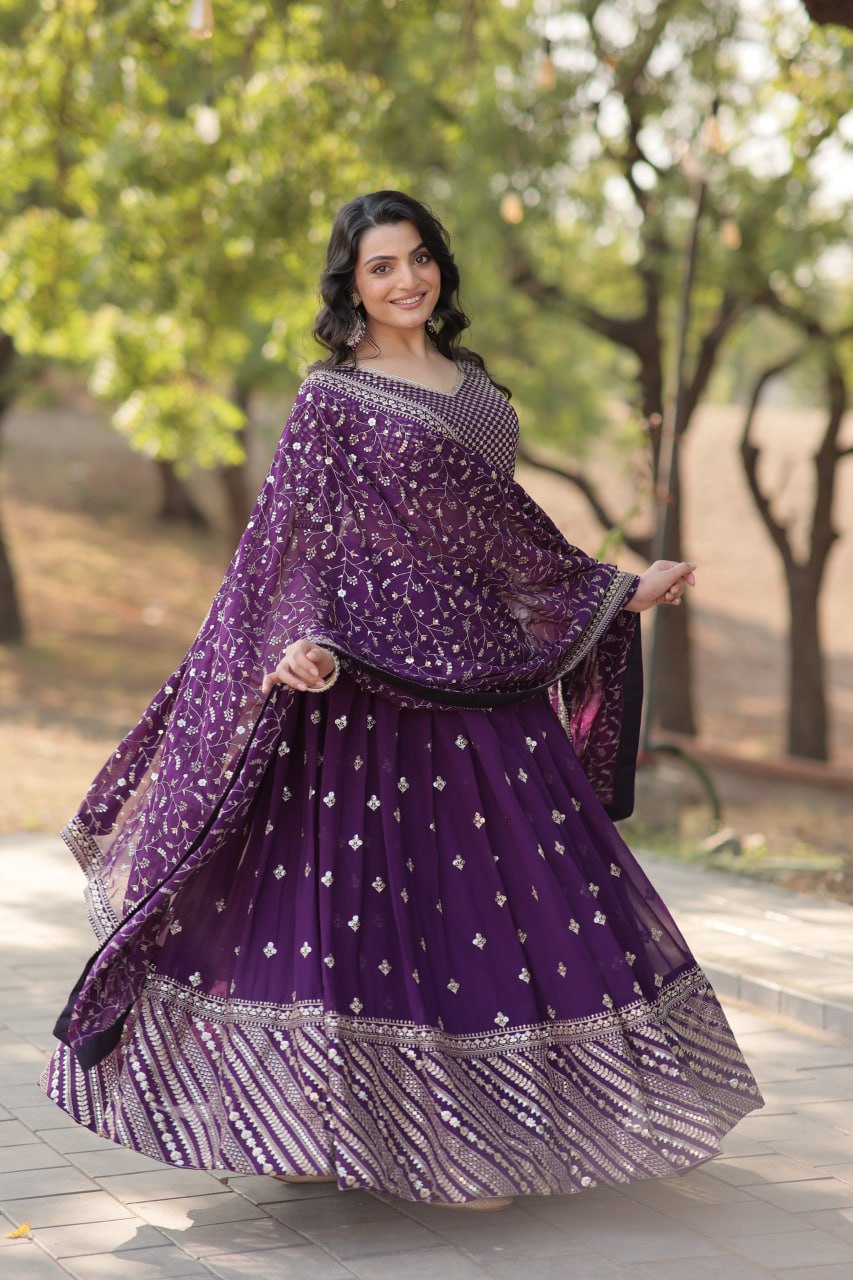 KARNAVI'S HEAVY EMBROIDERED WORK LEHENGA CHOLI LW-7109